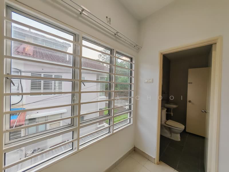 Terraced House for Rent in Seri Kembangan (Selangor) - Samantha Chooi - Bathroom - PropertyGuru.com.my