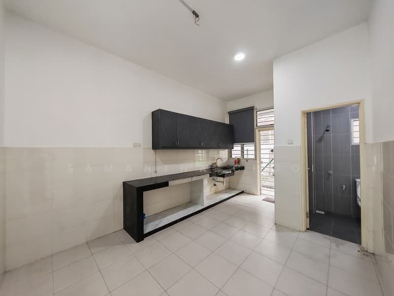 Terraced House for Rent in Seri Kembangan (Selangor) - Samantha Chooi - Kitchen - PropertyGuru.com.my