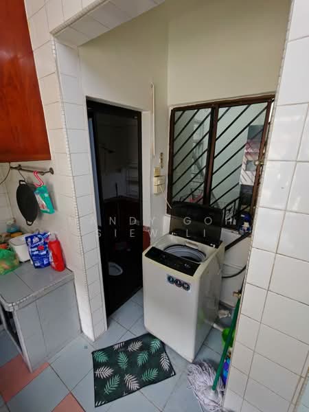 Tampoi Taman Bukit Mewah Double Storey untuk Untuk Disewa - RM 2,200 /bulan, Apr 2026 - Kitchen - PropertyGuru.com.my