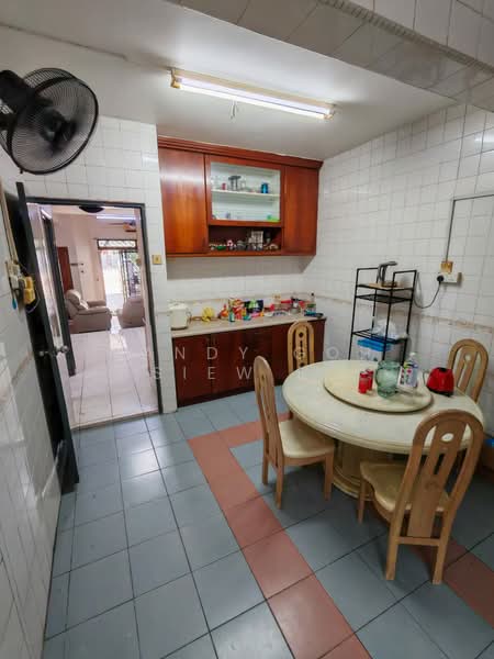 Tampoi Taman Bukit Mewah Double Storey untuk Untuk Disewa - RM 2,200 /bulan, Apr 2026 - Kitchen - PropertyGuru.com.my