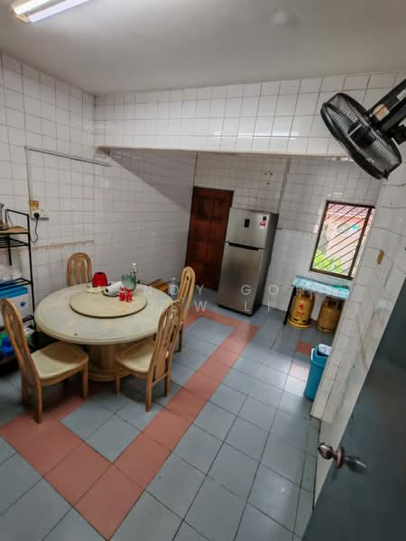 Tampoi Taman Bukit Mewah Double Storey untuk Untuk Disewa - RM 2,200 /bulan, Apr 2026 - Kitchen - PropertyGuru.com.my