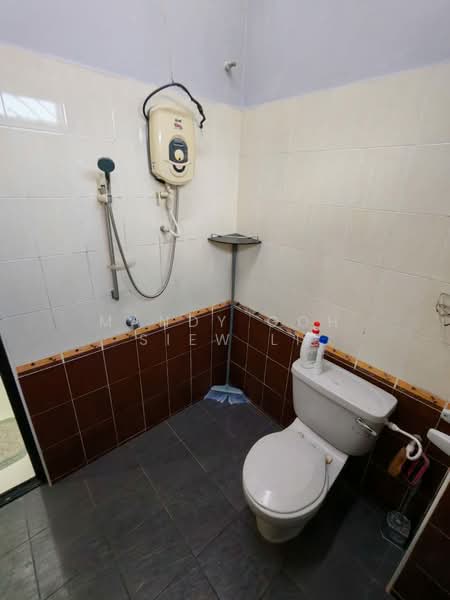Tampoi Taman Bukit Mewah Double Storey untuk Untuk Disewa - RM 2,200 /bulan, Apr 2026 - Bathroom - PropertyGuru.com.my