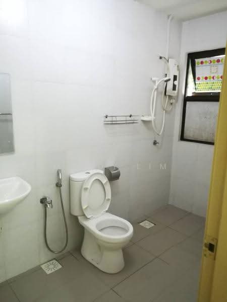 Kondominium untuk Dijual di Serin Residency - Mandy Lim - Bathroom - PropertyGuru.com.my
