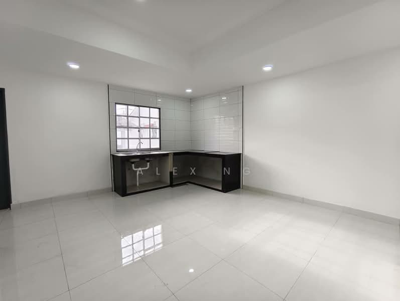 1-storey Terraced House for Sale in Taman Puteri Wangsa (Ulu Tiram) - Alex Ng - Kitchen - PropertyGuru.com.my