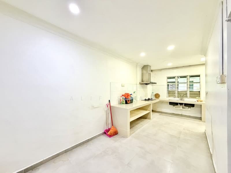 Seksyen 19 Shah Alam untuk Untuk Dijual - RM 580,000, Apr 2026 - Kitchen - PropertyGuru.com.my