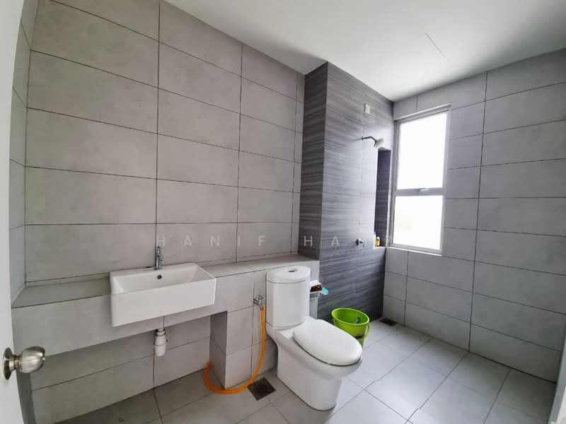 2-storey Terraced House for Sale in Bandar Gamuda Gardens (Rawang) - Hanif Hanz - Bathroom - PropertyGuru.com.my