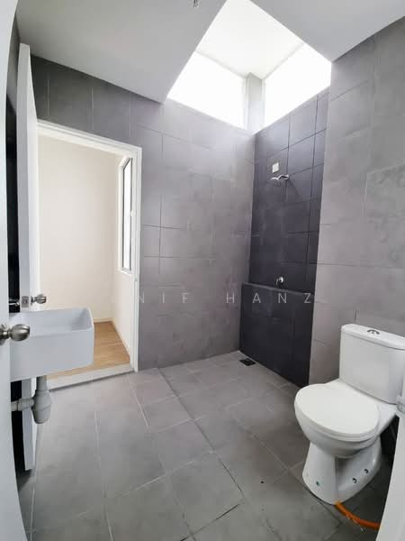 2-storey Terraced House for Sale in Bandar Gamuda Gardens (Rawang) - Hanif Hanz - Bathroom - PropertyGuru.com.my