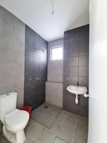 2-storey Terraced House for Sale in Bandar Gamuda Gardens (Rawang) - Hanif Hanz - Bathroom - PropertyGuru.com.my