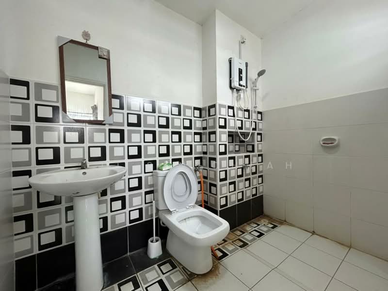 Rumah Teres 1.5 Tingkat untuk Disewa di Setia Eco Gardens (Gelang Patah) - Jit Sin Cheah - Bathroom - PropertyGuru.com.my