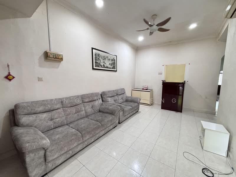 1-storey Terraced House for Rent in Taman Kempas Indah (Tebrau) - Ang Wee Meng - Living Room - PropertyGuru.com.my
