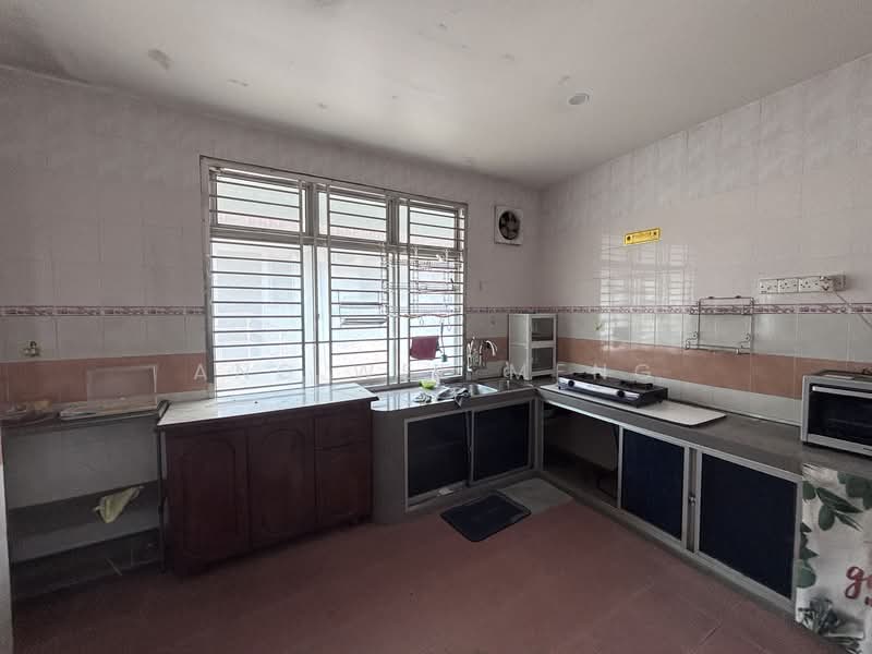 1-storey Terraced House for Rent in Taman Kempas Indah (Tebrau) - Ang Wee Meng - Kitchen - PropertyGuru.com.my