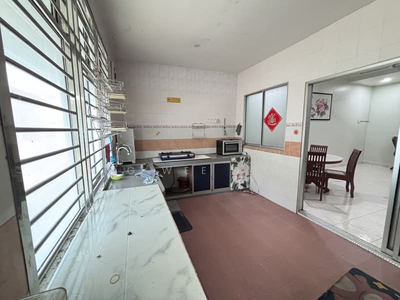1-storey Terraced House for Rent in Taman Kempas Indah (Tebrau) - Ang Wee Meng - Kitchen - PropertyGuru.com.my
