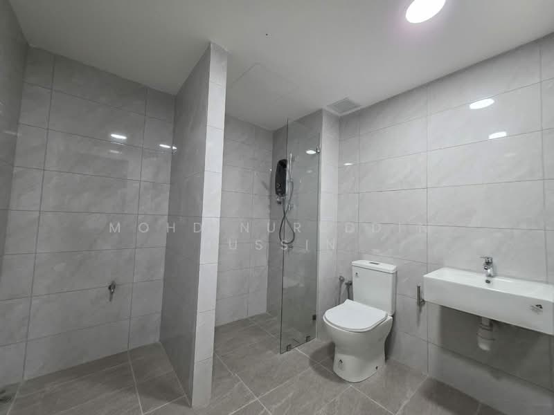 Service Residence for Rent at Altris Residences @ The Quartz WM - Mohd Nuruddin Hussin - Bathroom - PropertyGuru.com.my