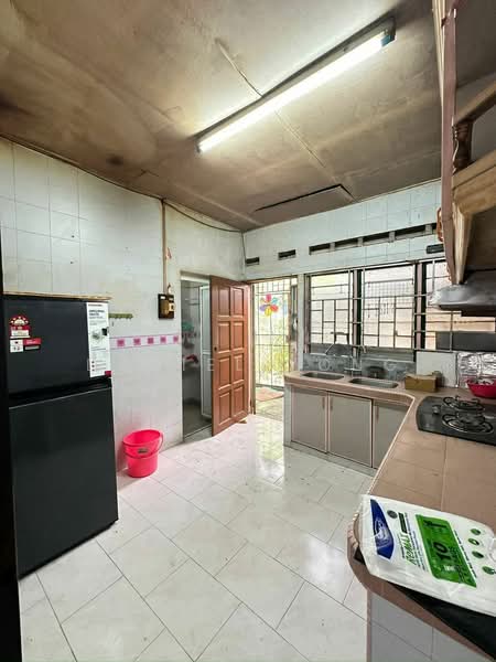 2-storey Terraced House for Sale in Taman Skudai Baru (Skudai) - Daniel Yong - Kitchen - PropertyGuru.com.my