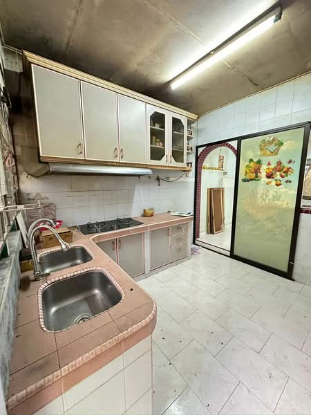 2-storey Terraced House for Sale in Taman Skudai Baru (Skudai) - Daniel Yong - Kitchen - PropertyGuru.com.my