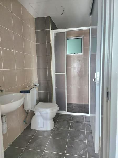 Service Residence for Sale at Razak City Residences (RC Residences) - Sue Ahmad - Bathroom - PropertyGuru.com.my