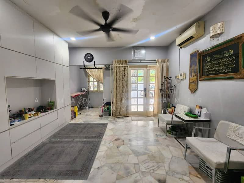Bungalow for Sale in Seksyen 3 (Shah Alam) - Ahmad Fikri Amer Hamzah - Living Room - PropertyGuru.com.my