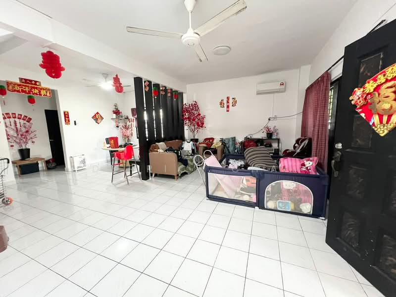 2-storey Terraced House for Sale in Johor Bahru (Johor) - Derrick Chai - Living Room - PropertyGuru.com.my