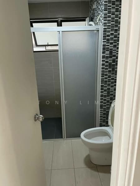 Kondominium untuk Disewa di Ujana Executive Apartment - Tony Lim - Bathroom - PropertyGuru.com.my