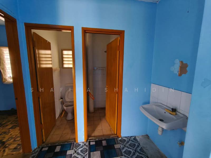 Apartment for Sale at Pangsapuri Bukit Baru - Shafika Shahidin - Bathroom - PropertyGuru.com.my