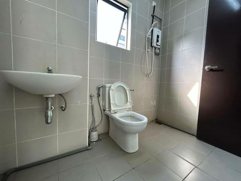 2-storey Terraced House for Rent in Leisure Farm (Gelang Patah) - Tony Lim - Bathroom - PropertyGuru.com.my