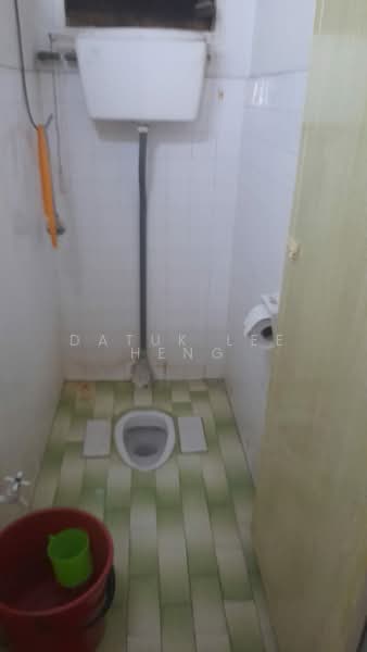 2-storey Terraced House for Sale in Taman Sepakat (Menglembu) - Datuk Lee Heng - Bathroom - PropertyGuru.com.my