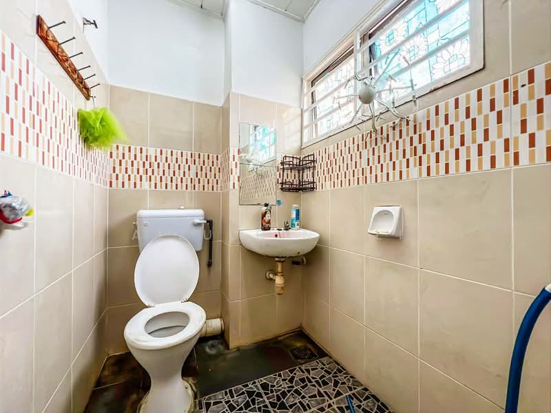 Terraced House for Sale in Subang Jaya (Selangor) - Aizuddin Ali - Bathroom - PropertyGuru.com.my