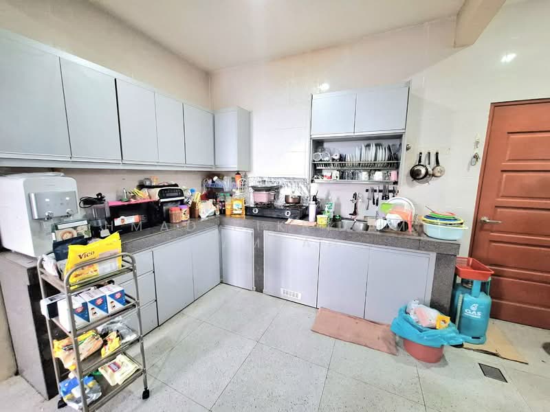 Bungalow for Sale in Seksyen 9 (Shah Alam) - Ahmad Fikri Amer Hamzah - Kitchen - PropertyGuru.com.my