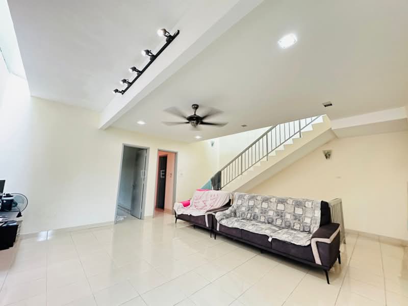 2.5-storey Terraced House for Sale in Rawang (Selangor) - Des Yap - Living Room - PropertyGuru.com.my