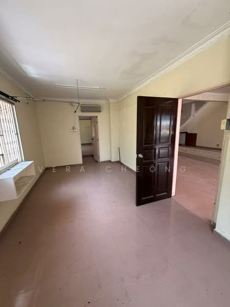 Shop / Office for Rent in Taman Pelangi (Johor Bahru) - Vera Cheong - Living Room - PropertyGuru.com.my