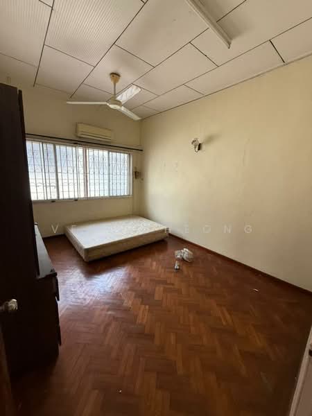 Shop / Office for Rent in Taman Pelangi (Johor Bahru) - Vera Cheong - Bedroom - PropertyGuru.com.my