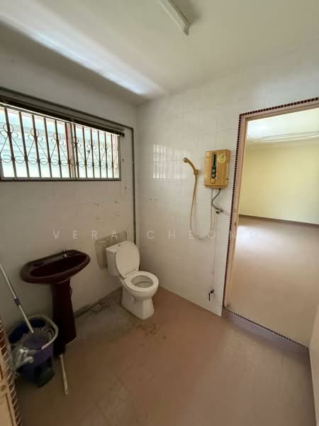 Shop / Office for Rent in Taman Pelangi (Johor Bahru) - Vera Cheong - Bathroom - PropertyGuru.com.my