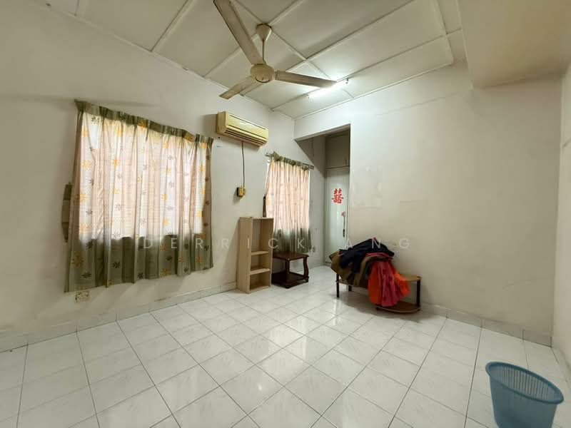 2-storey Terraced House for Sale in Shah Alam (Selangor) - Derrick Ang - Living Room - PropertyGuru.com.my