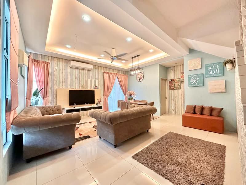 Cluster House for Sale in Bandar Saujana Putra (Tanjong Duabelas) - Fauzan bin Sahrom - Living Room - PropertyGuru.com.my
