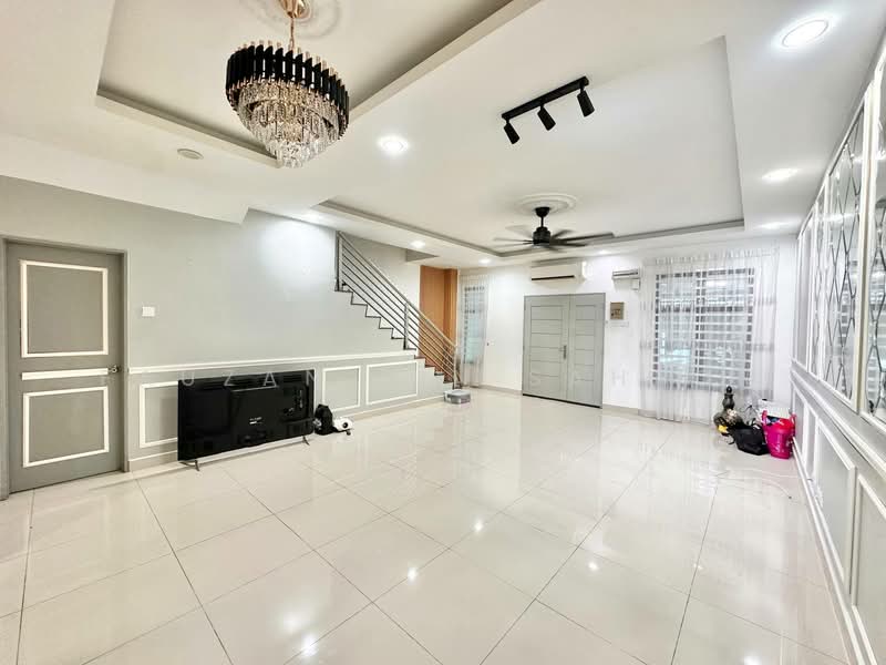 Cluster House for Sale in Bandar Saujana Putra (Tanjong Duabelas) - Fauzan bin Sahrom - Living Room - PropertyGuru.com.my