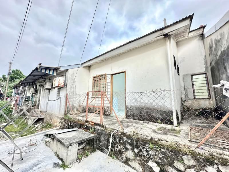 1-storey Terraced House for Sale in Bandar Kinrara Seksyen 1 (Bandar Kinrara) - Thoriq Suparman - Exterior - PropertyGuru.com.my