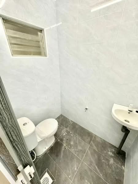 Rumah Teres 2 Tingkat untuk Dijual di Taman Perling - Suk Teng Choong - Bathroom - PropertyGuru.com.my