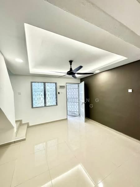 Rumah Teres 2 Tingkat untuk Dijual di Taman Perling - Suk Teng Choong - Living Room - PropertyGuru.com.my