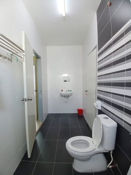 Double Storey Cluster at Taman Pulai Hijauan untuk Untuk Dijual - RM 868,000, Apr 2026 - Bathroom - PropertyGuru.com.my