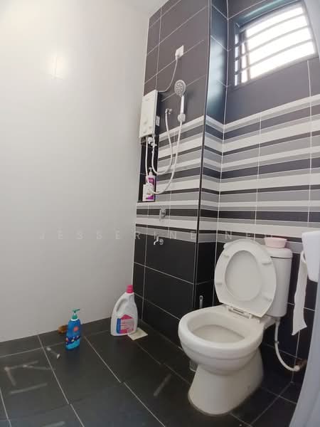 Double Storey Cluster at Taman Pulai Hijauan untuk Untuk Dijual - RM 868,000, Apr 2026 - Bathroom - PropertyGuru.com.my