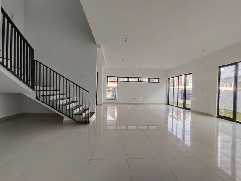 For Rent - The Eighth, Elmina Green