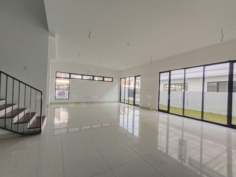 For Rent - The Eighth, Elmina Green