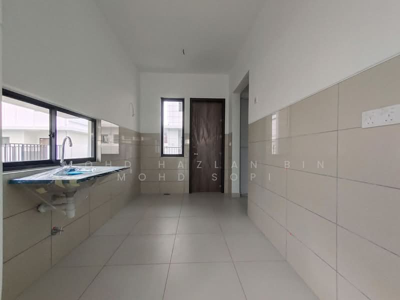 For Rent - The Eighth, Elmina Green