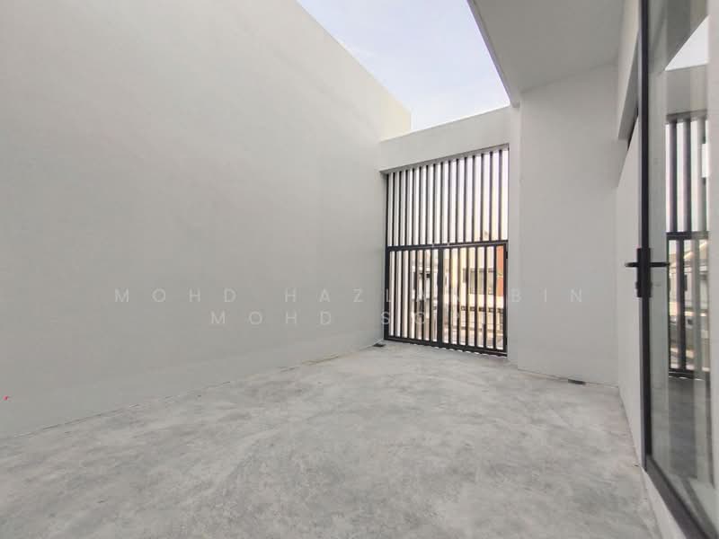 For Rent - The Eighth, Elmina Green