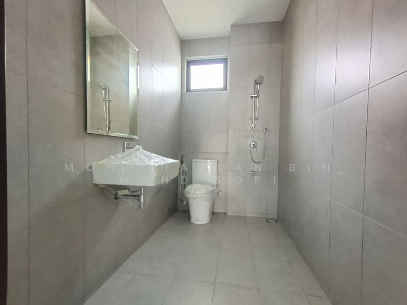 For Rent - The Eighth, Elmina Green