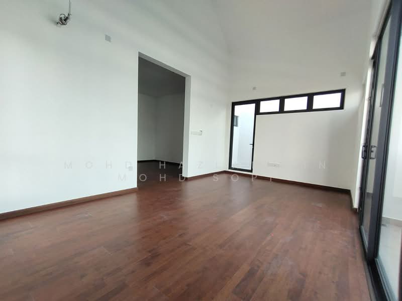 For Rent - The Eighth, Elmina Green