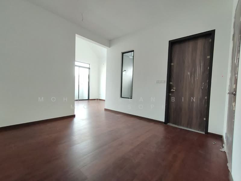 For Rent - The Eighth, Elmina Green