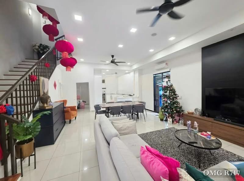 3-storey Terraced House for Sale in Setia Utama (Setia Alam) - Cassey Lim - Living Room - PropertyGuru.com.my