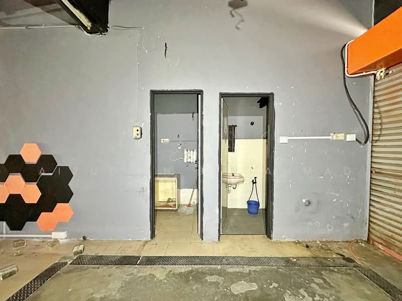 Shop / Office for Rent in SS19 (Subang Jaya) - Aizuddin bin Ahmad - Bathroom - PropertyGuru.com.my