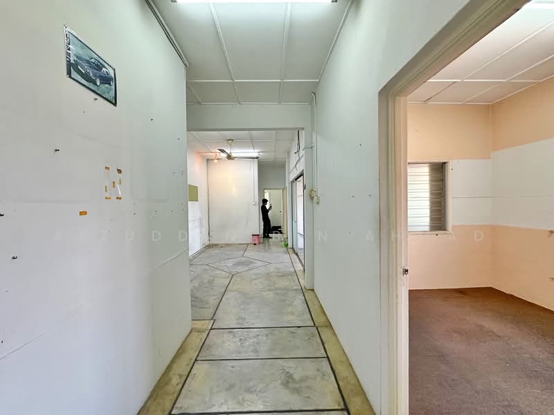 Shop / Office for Rent in SS19 (Subang Jaya) - Aizuddin bin Ahmad - Corridor - PropertyGuru.com.my